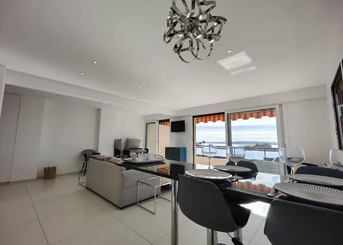 Cannes Vue Mer T2 61M²+ Parking