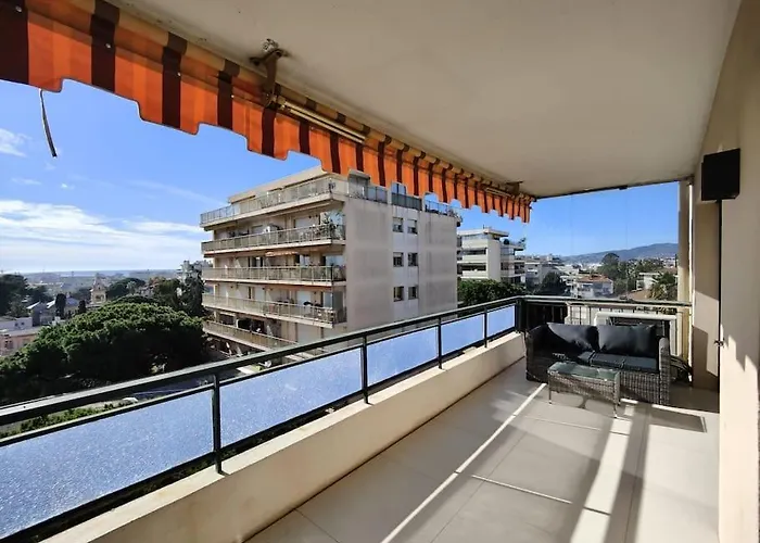 Cannes Vue Mer T2 61M²+ Parking